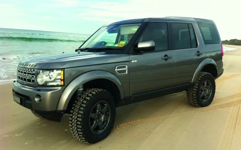 Шины дискавери 3. Ленд Ровер Дискавери 3. Ленд Ровер Дискавери 4. Land Rover Discovery 2 35 колеса. Lifted Land Rover Discovery 4.