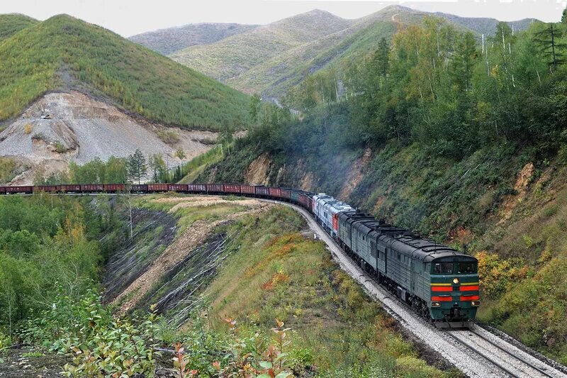 дальневосточная железная дорога г. 1974 жд хабаровского края. станция ургал хабаровский край. тепловоз 4тэ10с. поезд байкало амурская магистраль.