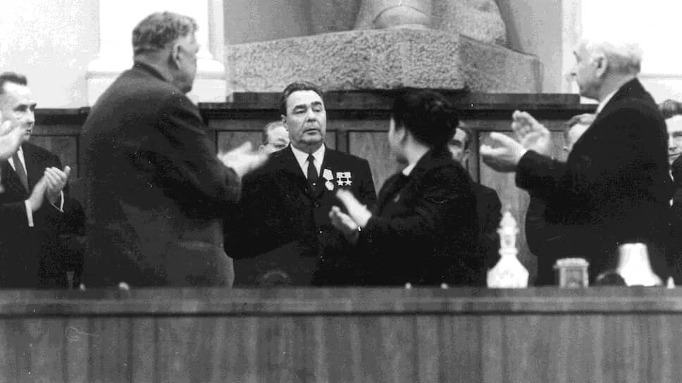 Президиум цк кпсс 1956. Октябрьский пленум цк кпсс 1987. Политбюро президиум. Президиум цк год. Политбюро цк кпсс состав.