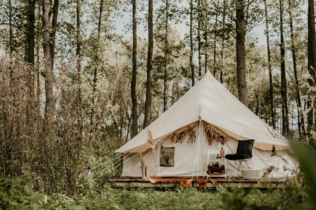 гуляй город — загородный клуб в тульской области. глэмпинг тульская область гуляй город. тула зеленая тропа глэмпинг. глэмпинг холмы ульяновск. тула зеленая тропа глэмпинг.
