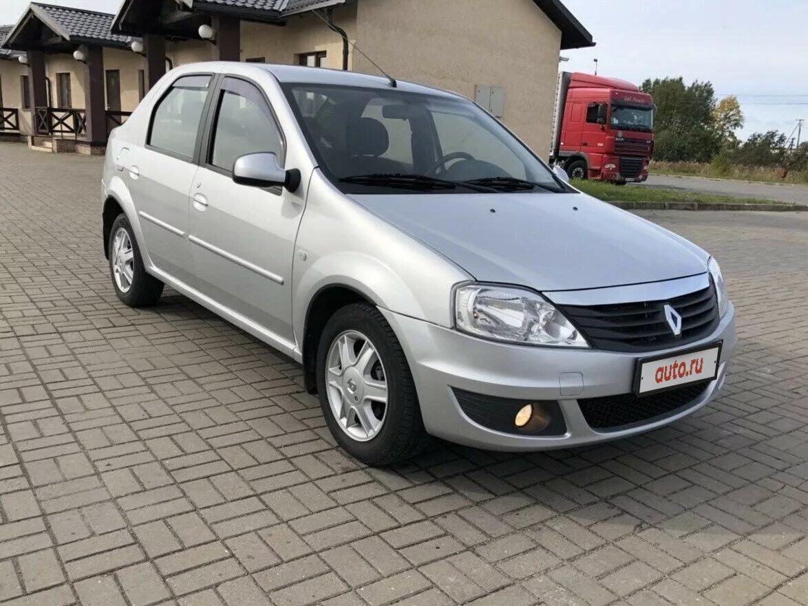 Купить рено логан в башкирии. Renault Logan 2013. Рено Логан 1 Рестайлинг серебристый. Рено Логан 2013 года. Renault Logan 2013 1.6.