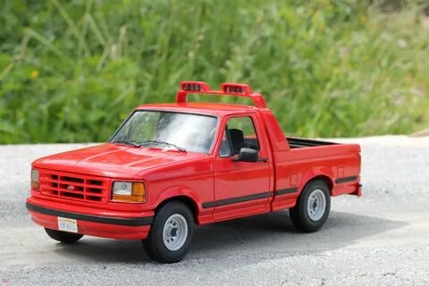 Конкурс SC 1993 Ford f-150 pickup AMT 1:25.