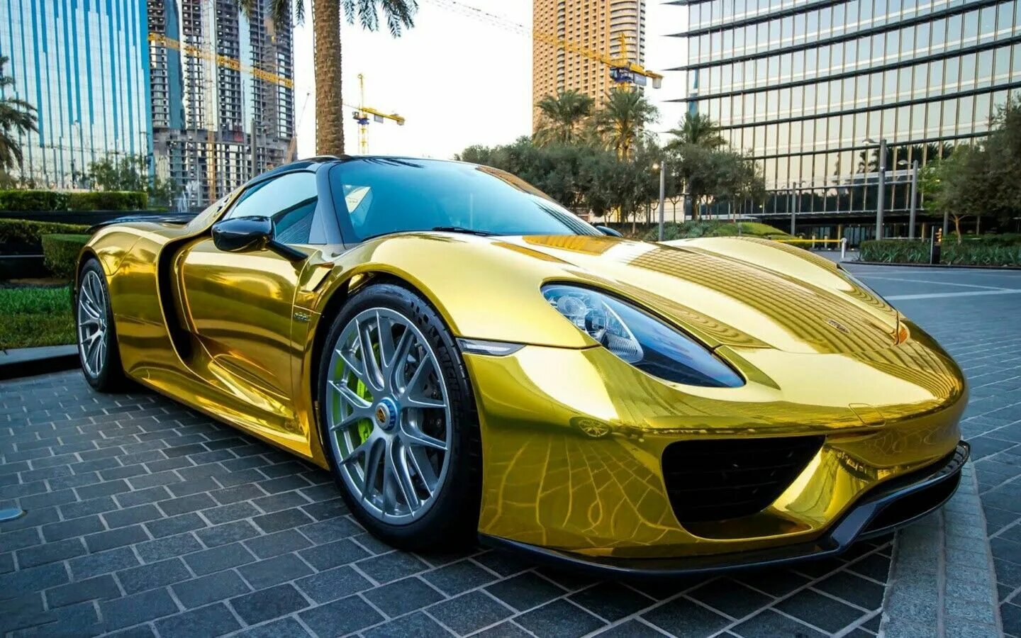 Gold car. Порше 918 Спайдер. Порше 918 Gold. Золотой Porsche 918. Porsche 918 Spyder Yellow.