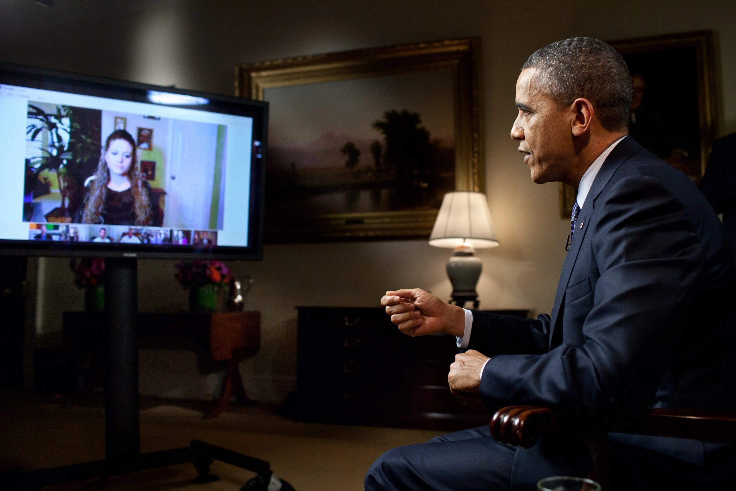 Барак Обама земля обетованная. Обама в телевизоре. Американец перед телевизором.