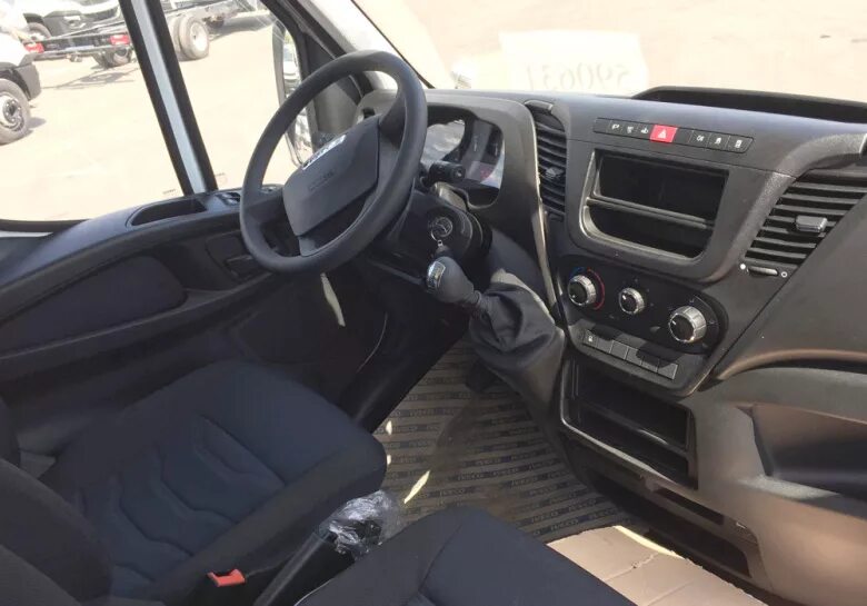 Ивеко дейли с двойной кабиной. Iveco daily 6 салон. Кабина iveco daily. Iveco daily 1997. Кабина ивеко дейли 2.