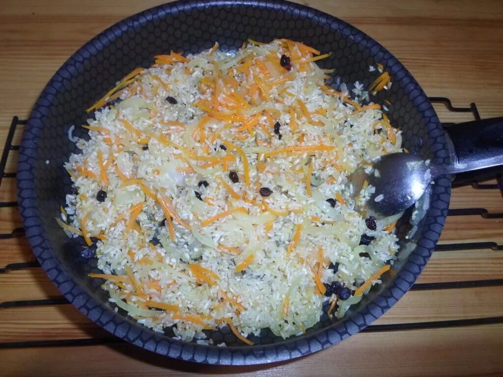 Плов без мяса. Овощной плов светофор. Плов с овощной нарезкой без мяса. Плов с сейтаном. Плов без мяса на сковороде рецепт.