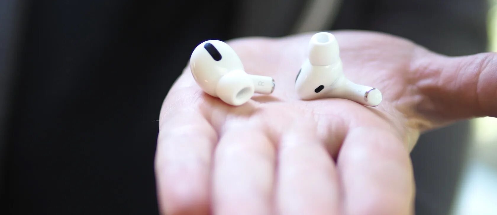 Чистка наушников Apple Earpods 2. Как почистить аирподс наушники от серы. Чистка наушников Apple. Чистка беспроводных наушников.