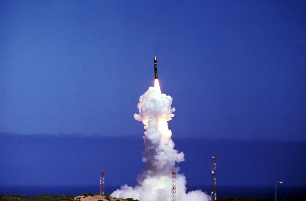 Lgm-30 «минитмен». Lgm 118 ракета. Мбр minuteman iii. Lgm-118 баллистическая ракета. Межконтинентальная баллистическая ракета сша.