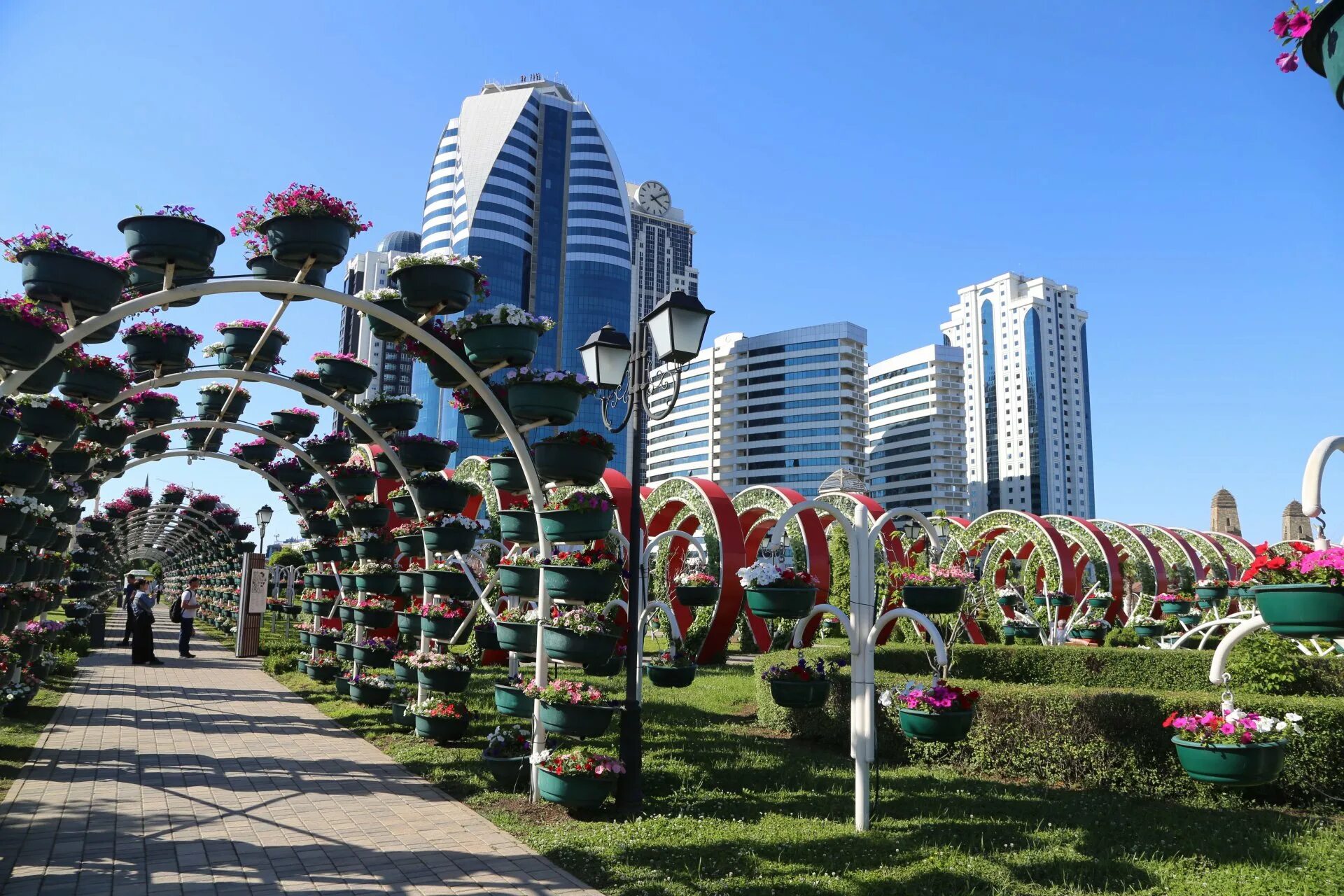 Чечня грозный цветочный парк. Цветочный парк грозный 2023. Грозный сити парк цветов. Парки в грозном. Парк чудес грозный.