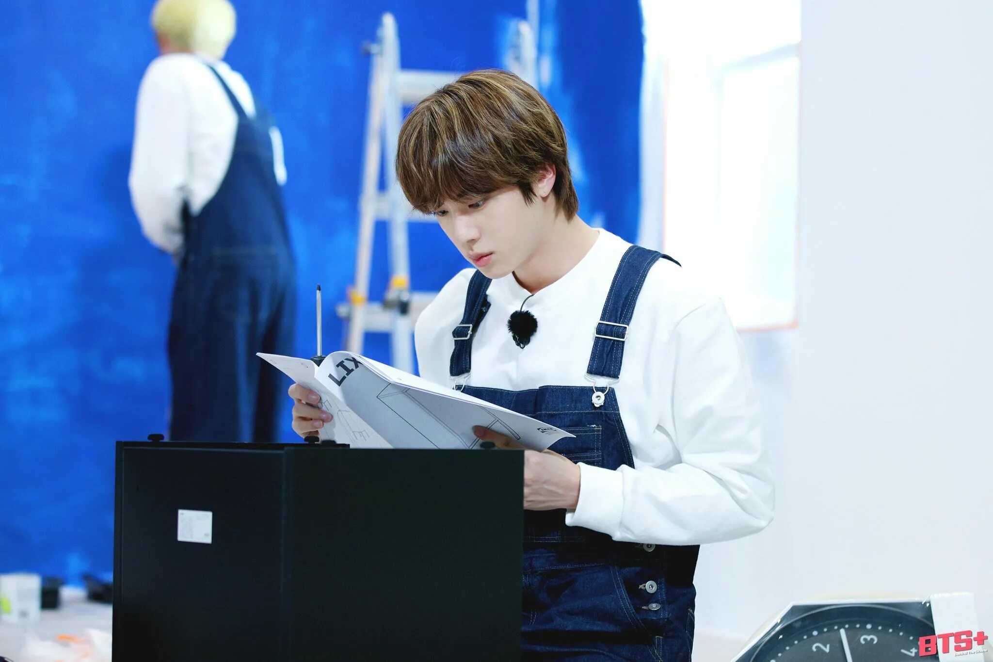 Run bts behind. Run bts behind. Run bts. Ран бтс. Run bts behind.