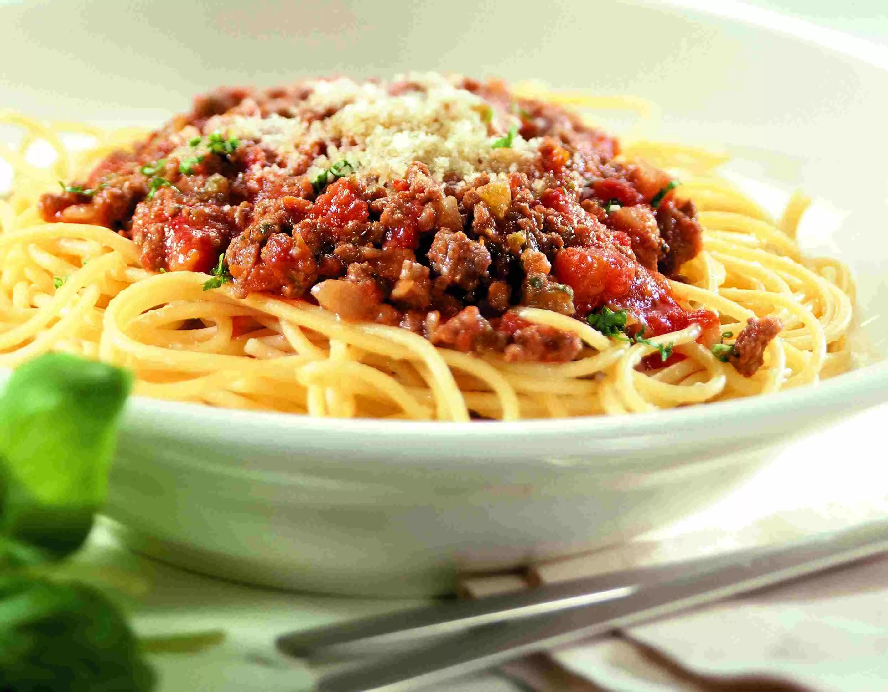 Телевизионные макароны. Спагетти тако. Паста болоньезе. Паста болоньезе с фаршем и помидорами. Паста с мясным соусом.