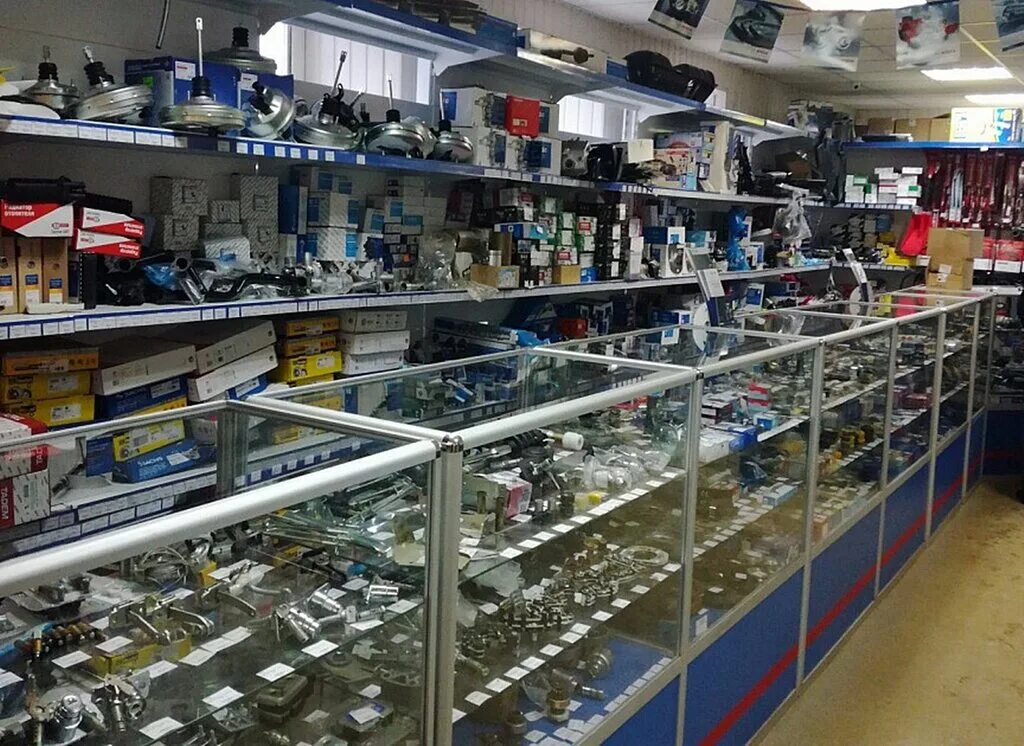 автомагазин для грузовых автомобилей. рынок автомагазинов. магазин автозапчестей. магазин запчастей для автомобилей. интерьер магазина автозапчастей.