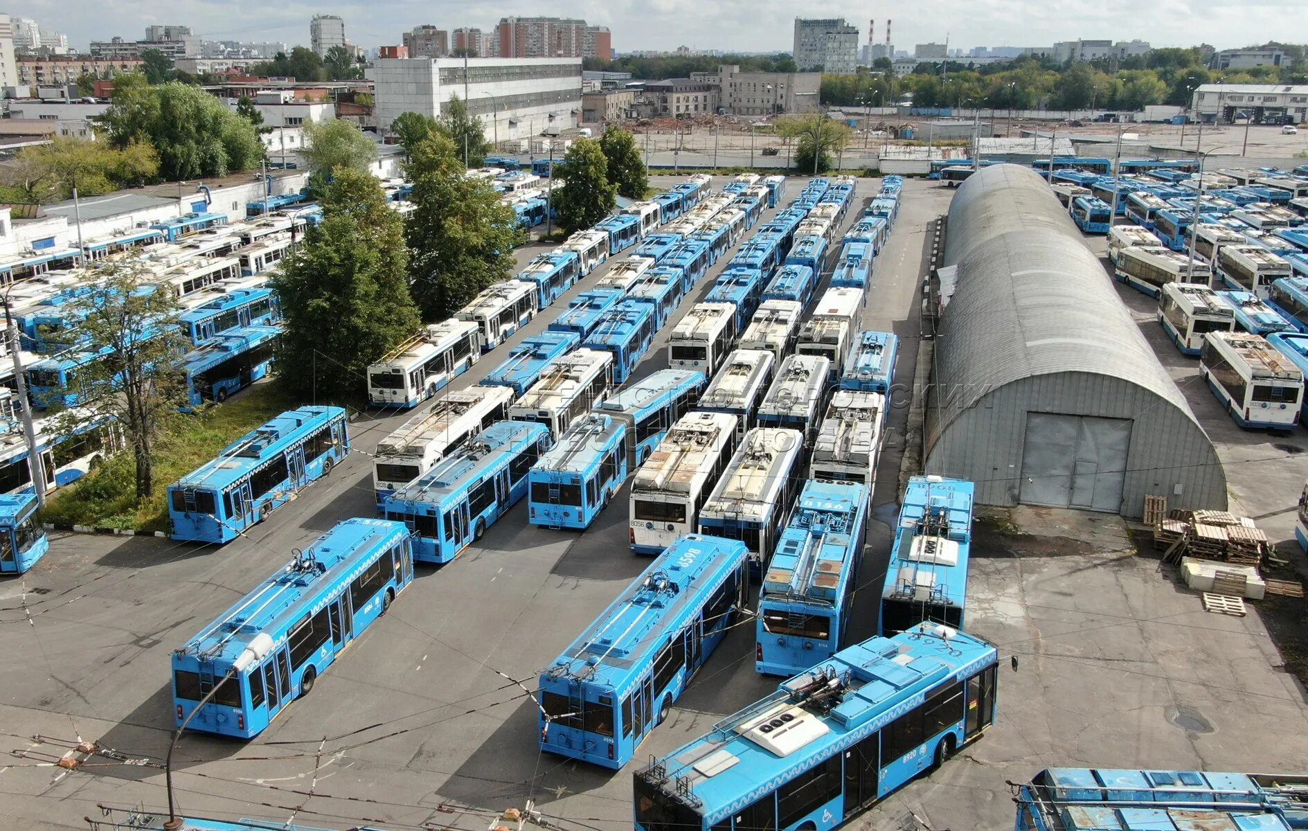 8 троллейбусный парк москва. Троллейбусный парк 1. Троллейбусный парк директор. Троллейбусный парк директор. Чебоксары троллейбус тролза.