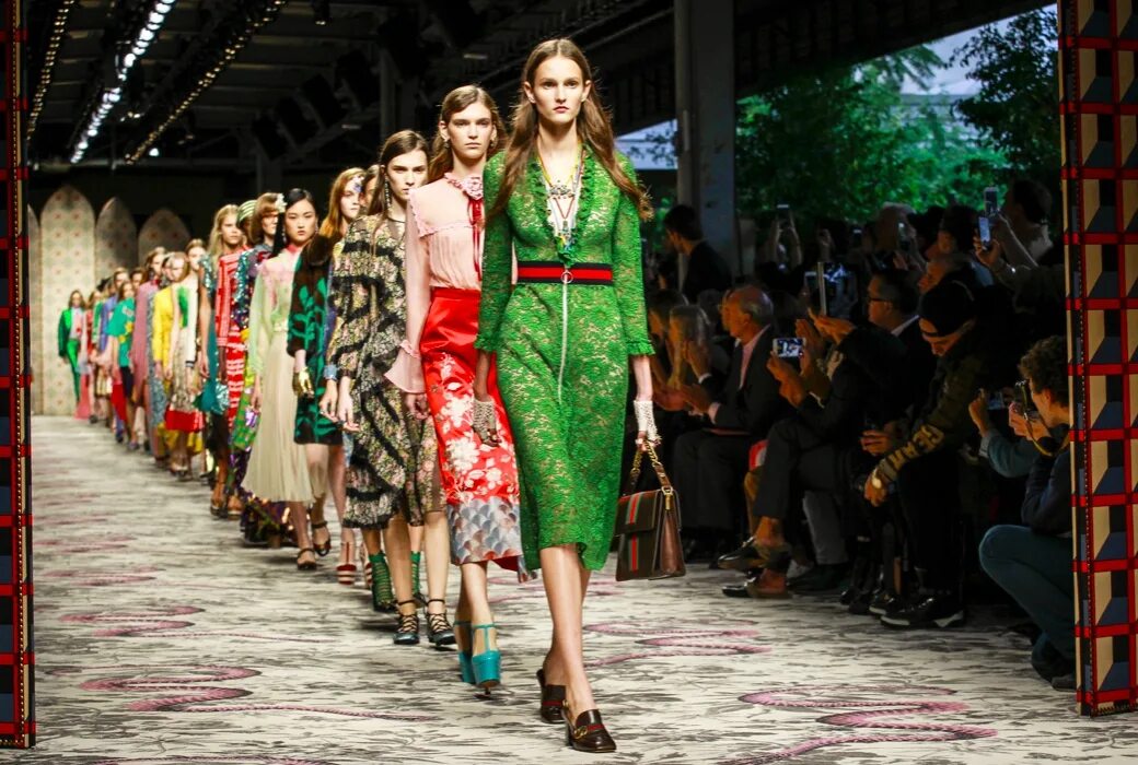 Гуччи мода фото Gucci Fall 2016 Ready-to-Wear Collection Vogue