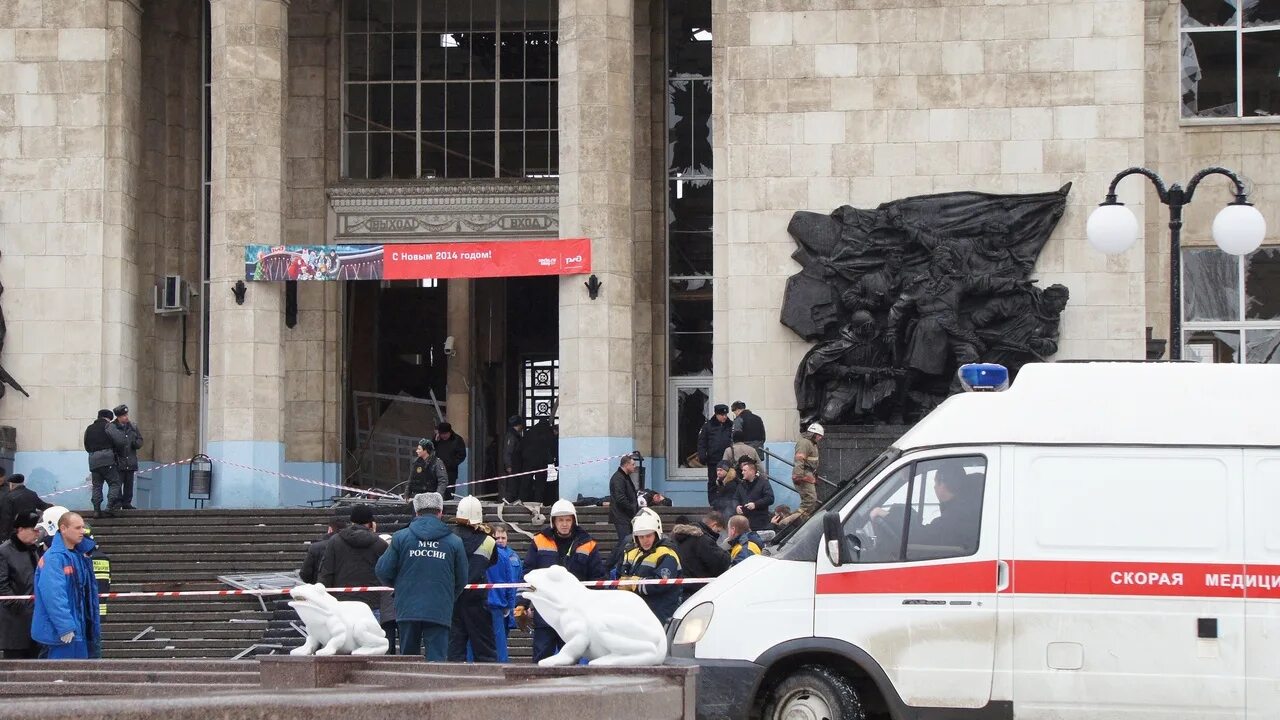 Теракт в смоленске. Взрыв в Волгограде на вокзале 29.12.2013. Взрыв вокзала в Волгограде 2013. Теракт в Волгограде 2013 троллейбус. Теракт в Волгограде вокзал.