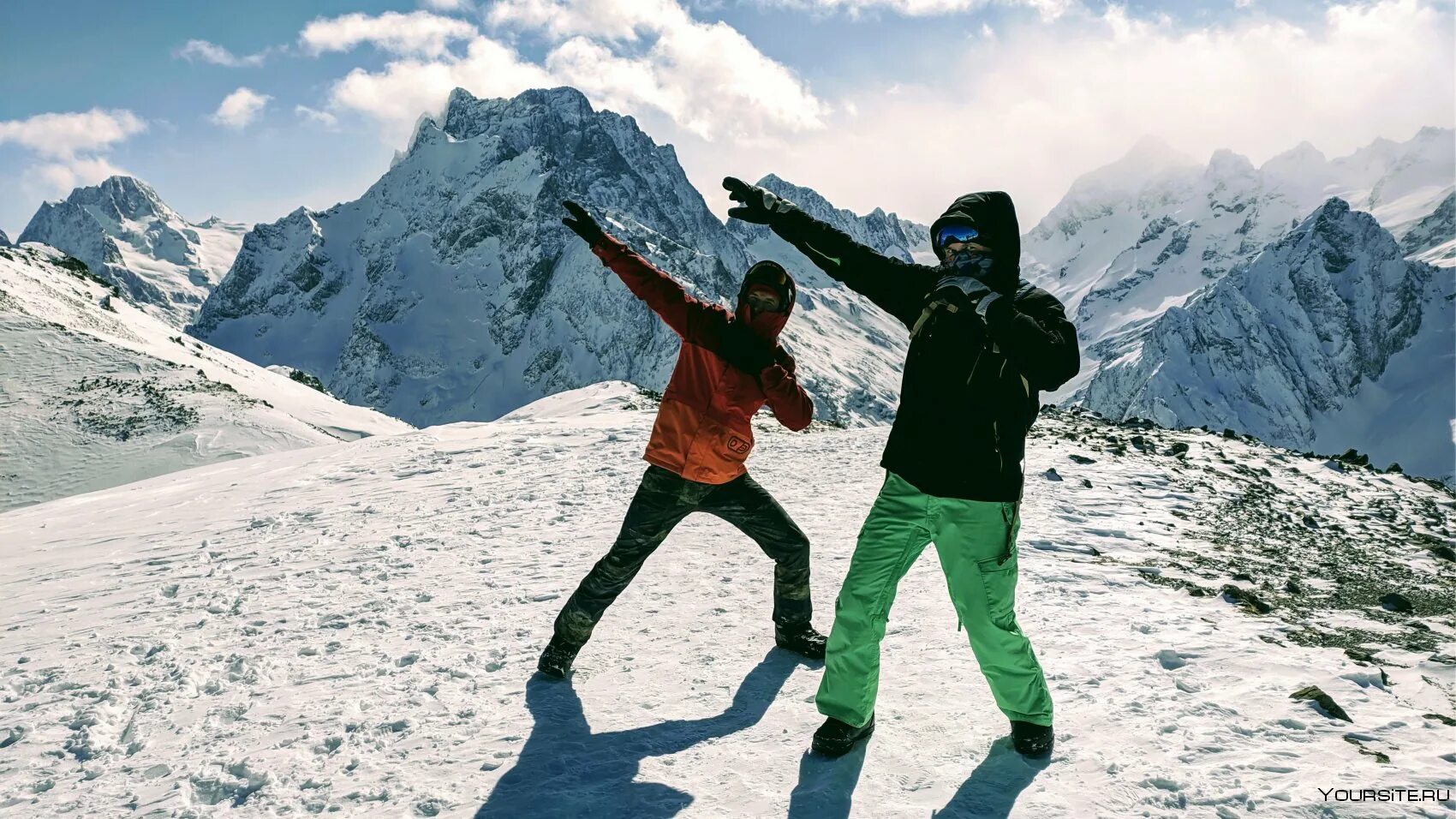 Прогулки домбай. Кругозор домбай. Домбай прогулки. Домбай жемчужина кавказа. Кладбище альпинистов в домбае.