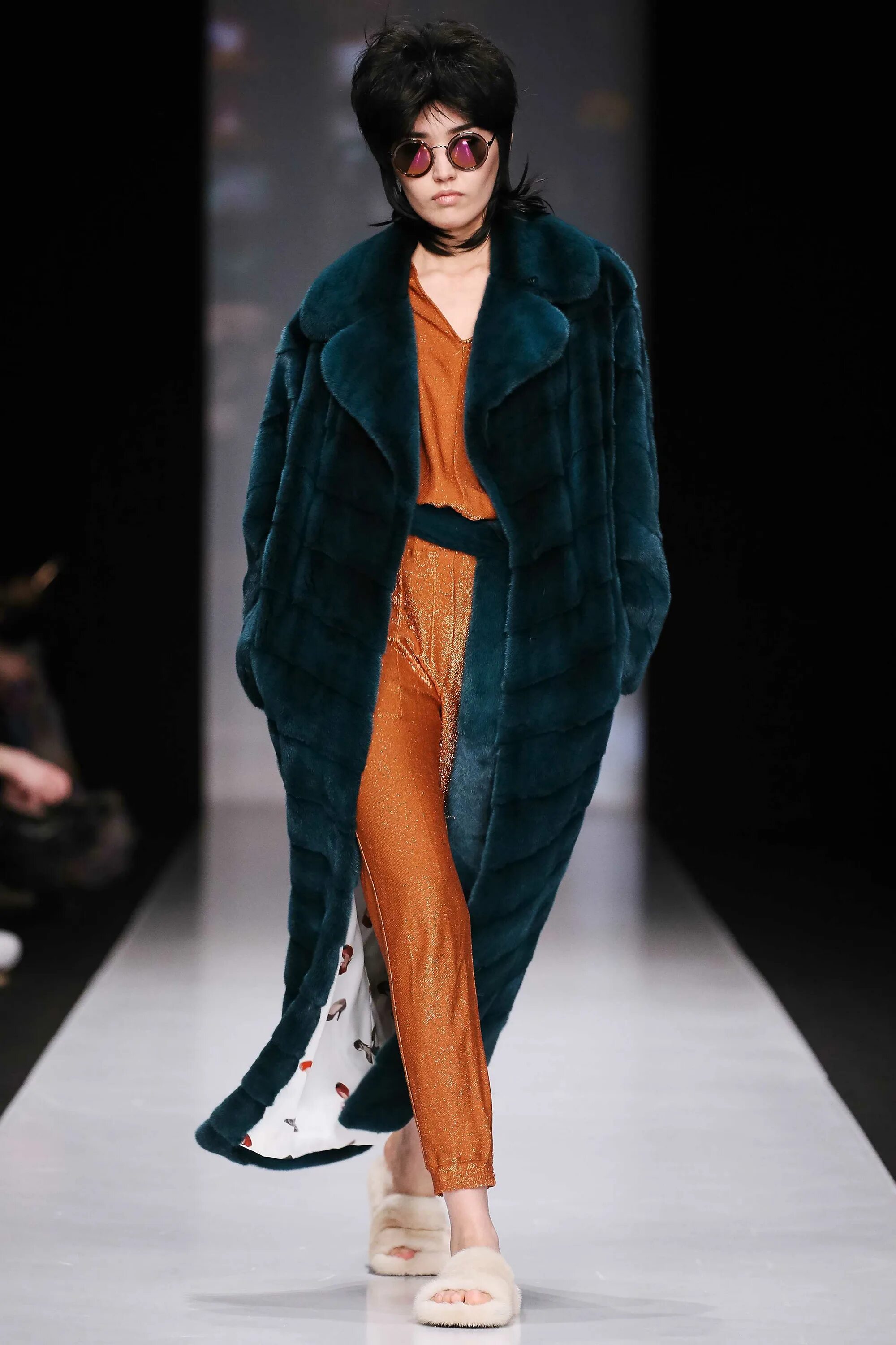 Ульяна сергеенко 2022. Модные шубы. Шубы норка ermanno scervino. Алена ахмадуллина пальто норковые шубы. Модные норковые шубы 2023.