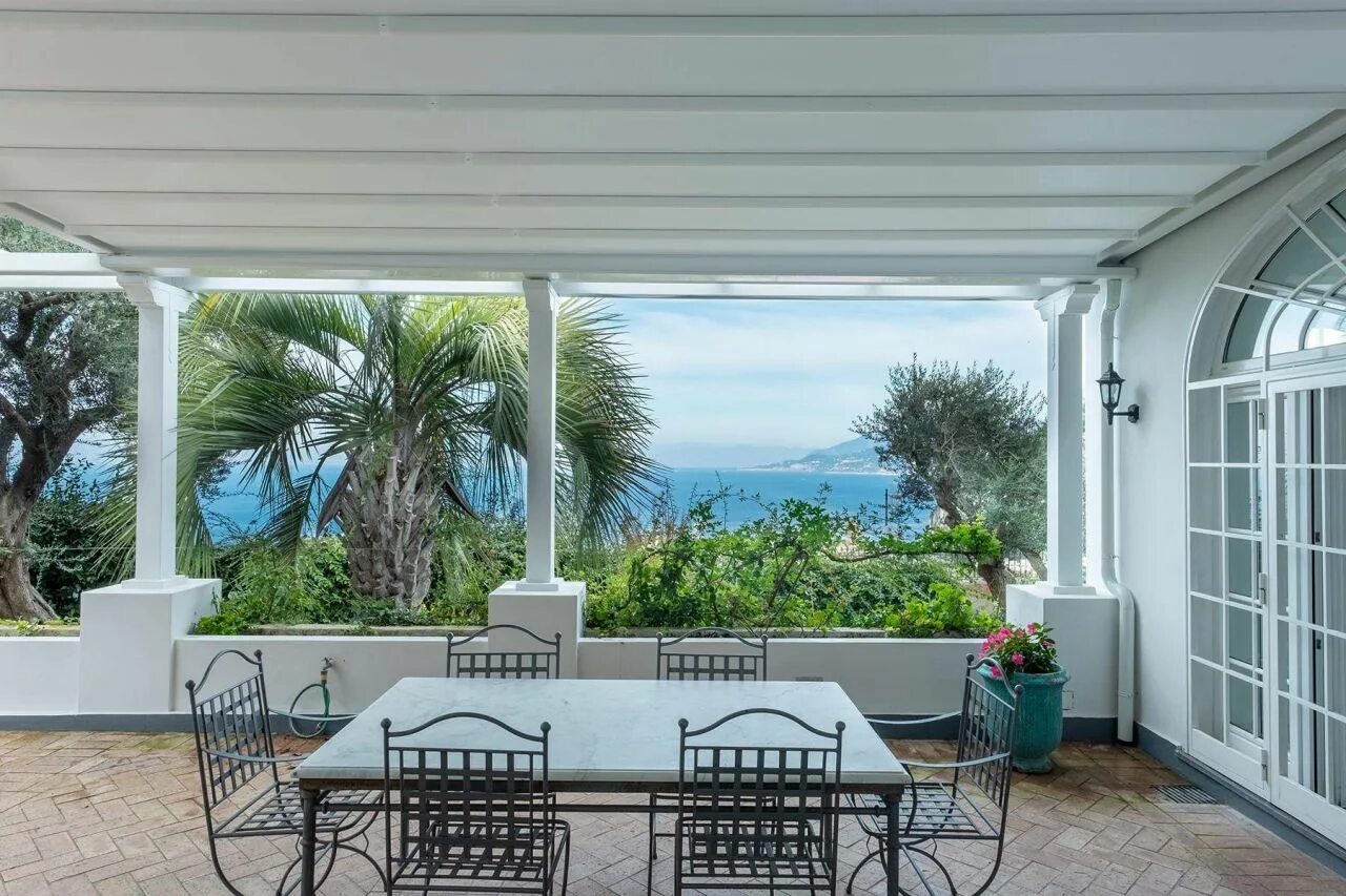 Капри италия. Достопримечательности острова капри villa krupp. Капри вилла изабелла. Вилла спинола на капри. Италия остров капри виллы.