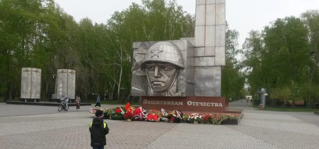 Герои южного урала. Памятники Победы в Челябинске. Памятники ВОВ В Челябинске. Памятники героям войны Челябинск. Памятник герою.