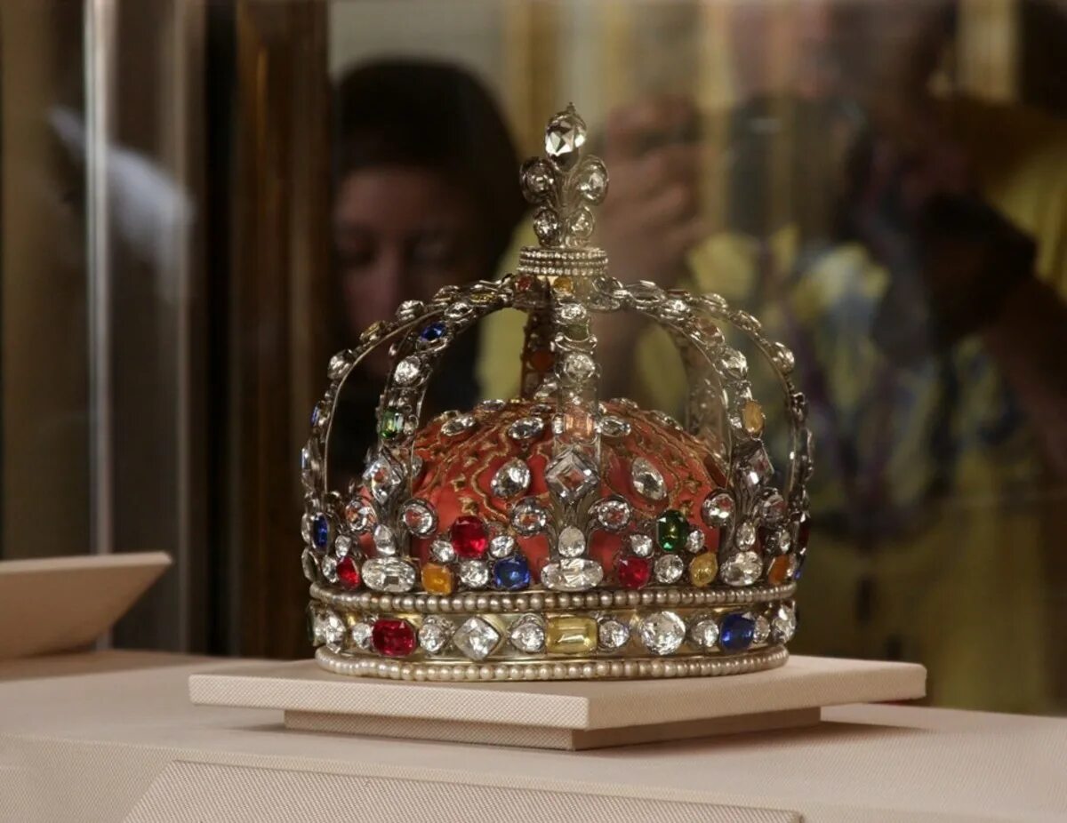 Царская сокровищница. Тауэр Королевская сокровищница. Crown Jewels (драгоценности короны). Краун Джевелс. Тауэр Королевские регалии.