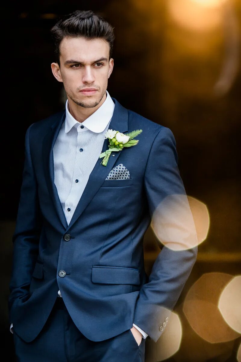 костюм жениха. свадебный костюм для жениха 2021. костюм жениха. костюм жениха на свадьбу. стили свадебного костюма мужского.