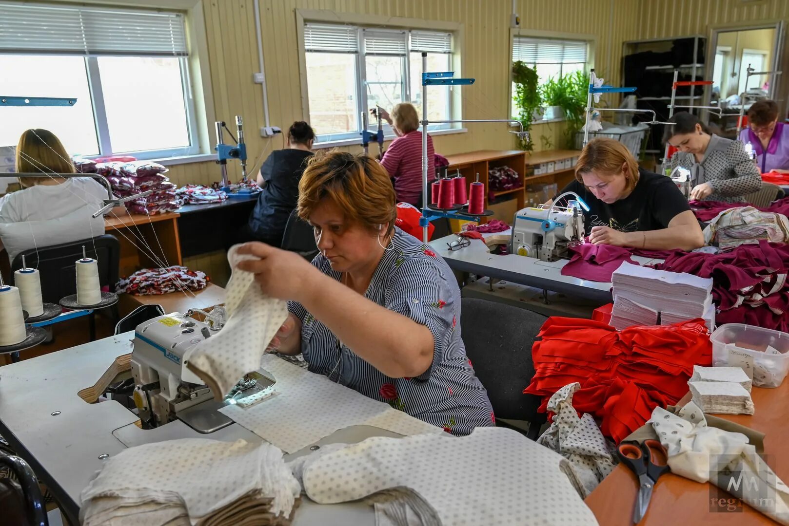Учалинская швейная фабрика. Фабрика одежды. Шьет. Швейная фабрика одежды для собак.