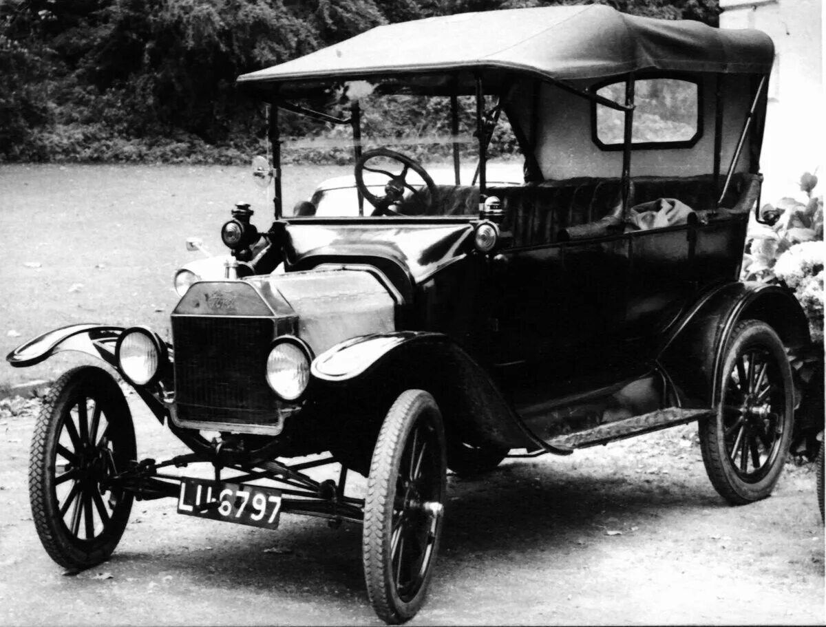 Первая модель 8. Ford model t 1908.