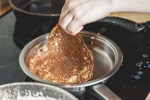 Поджарить блины