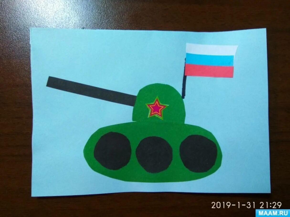Аппликация на 23 февраля для малышей. Аппликация танк для малышей. Детали танка для аппликации. Поделка танка из бумаги. Аппликация танк ср гр.