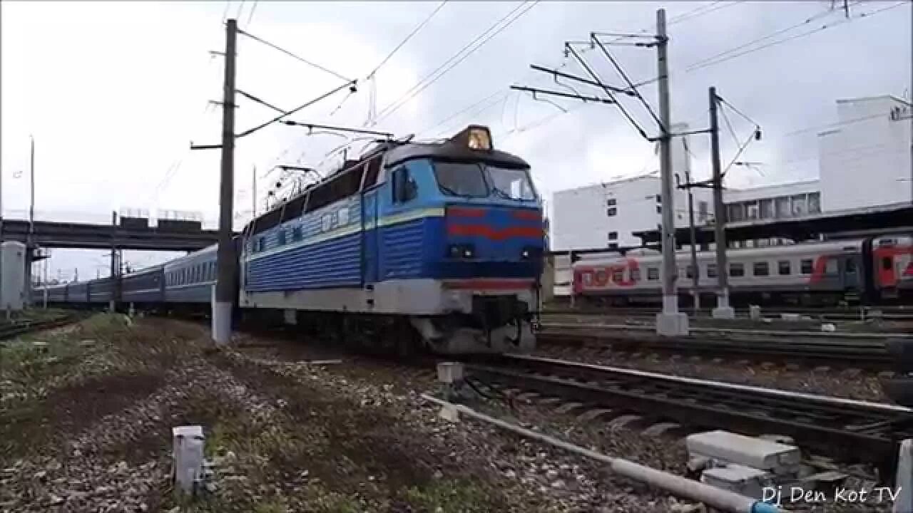 Поезд с платформами зимой. Поезд 737а «иван паристый». Поезд ржд. Поезд ночью зимой. Медицинский поезд ржд.