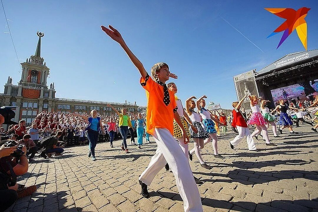 День города ЕКБ. Праздник на площади 1905 года в Екатеринбурге. День города на площади 1905 года Екатеринбург фото. День города Екатеринбург 2019. Свердловский 9 мая