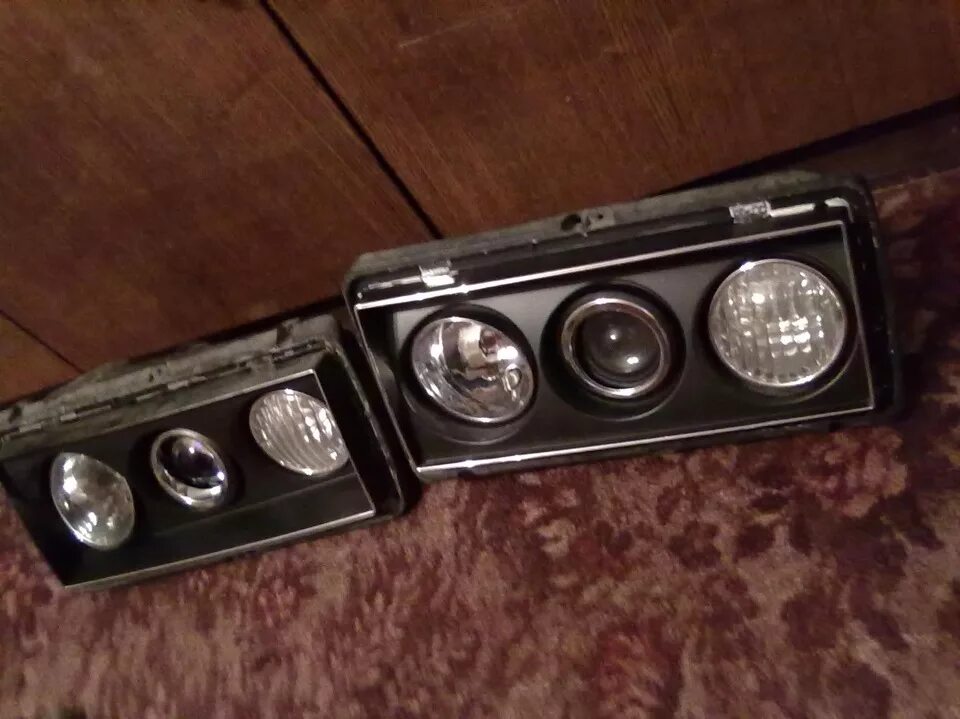 Фары 2105 линза. 2105. Линзы в фары ваз 2105. Линзованные фары ваз 2105. Линзы на ваз 2105.