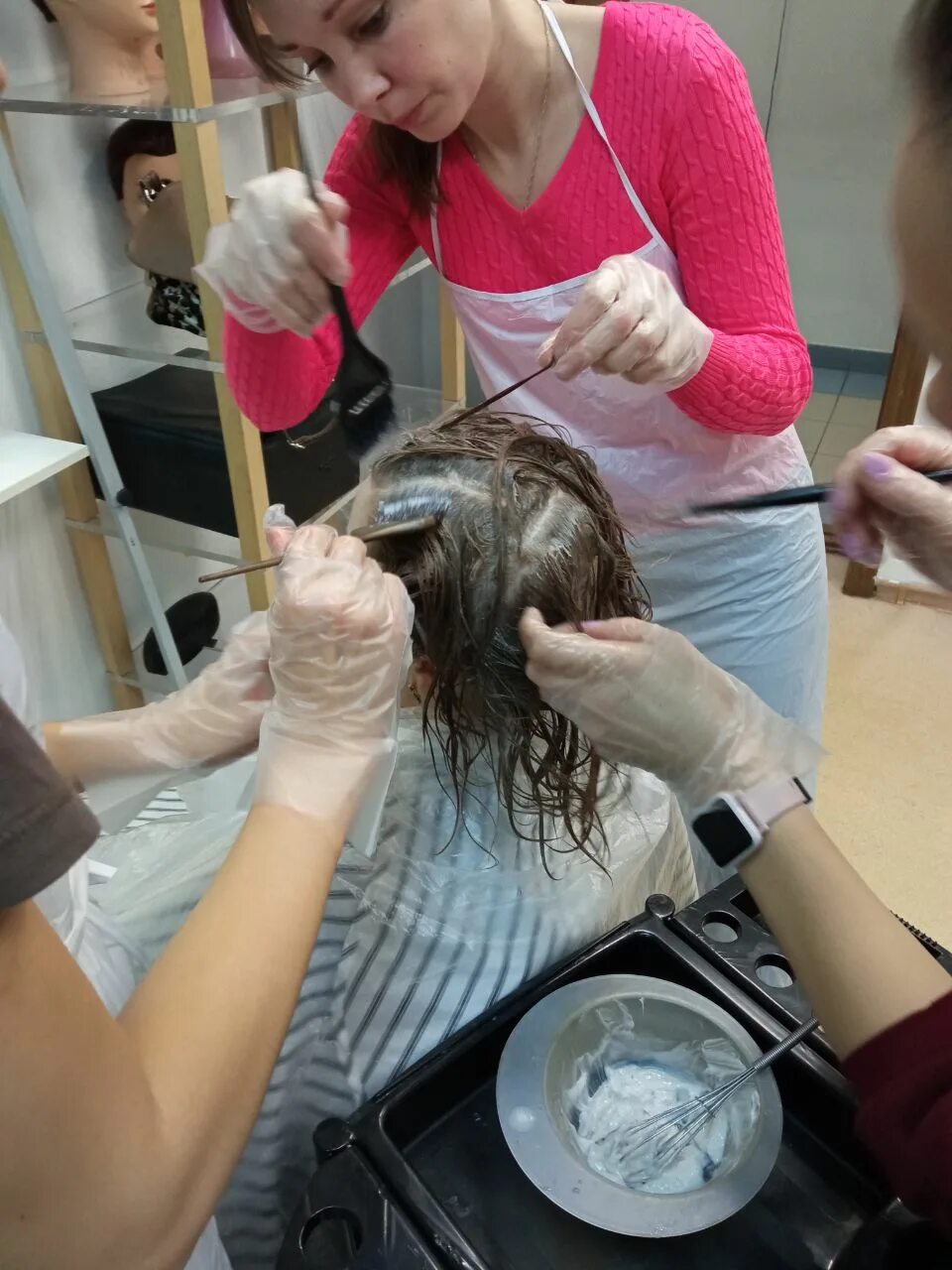 Работа парикмахером казань. Мусульманская парикмахерская. Салон красоты богема орел. Имидж мастера парикмахера. Ниагара салон красоты коштоянца.