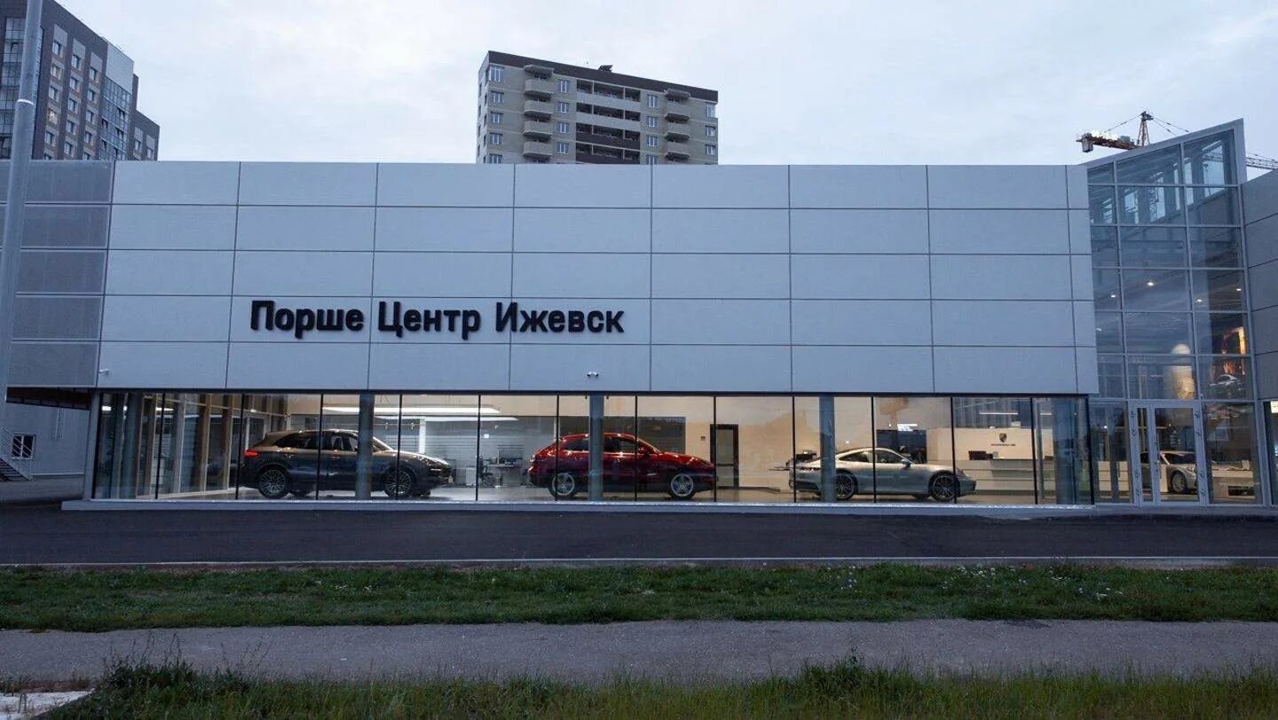 Автосалон столица. Автосалон на азина в ижевске лого моторс. Автосалон автоцентр ижевск. Автосалон газ ижевск воткинское шоссе. Ооо порше руссланд.