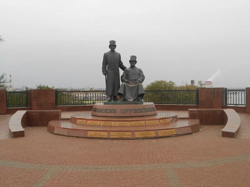 Памятник тула город оружейников. Тула аллея оружейников. Город оружейников ижевск комос. «оружейникам удмуртии» г. Областной центр город оружейников.