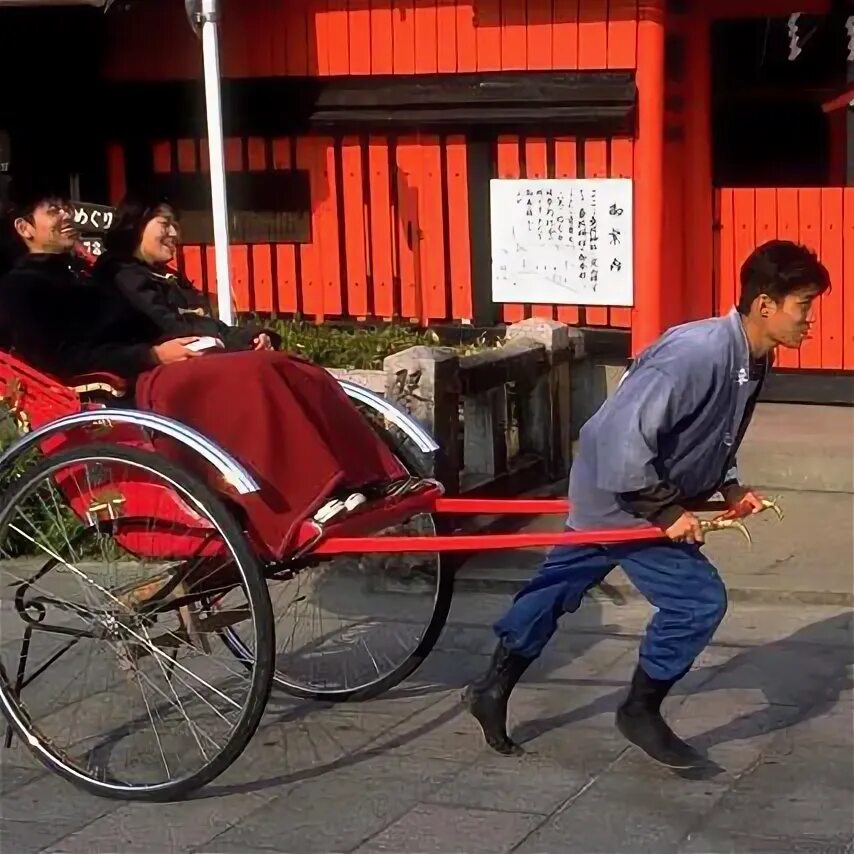 Японский рикша. Перевозки. Телега с мешками. Индия рикша 19 век. Как называют человека который возит.