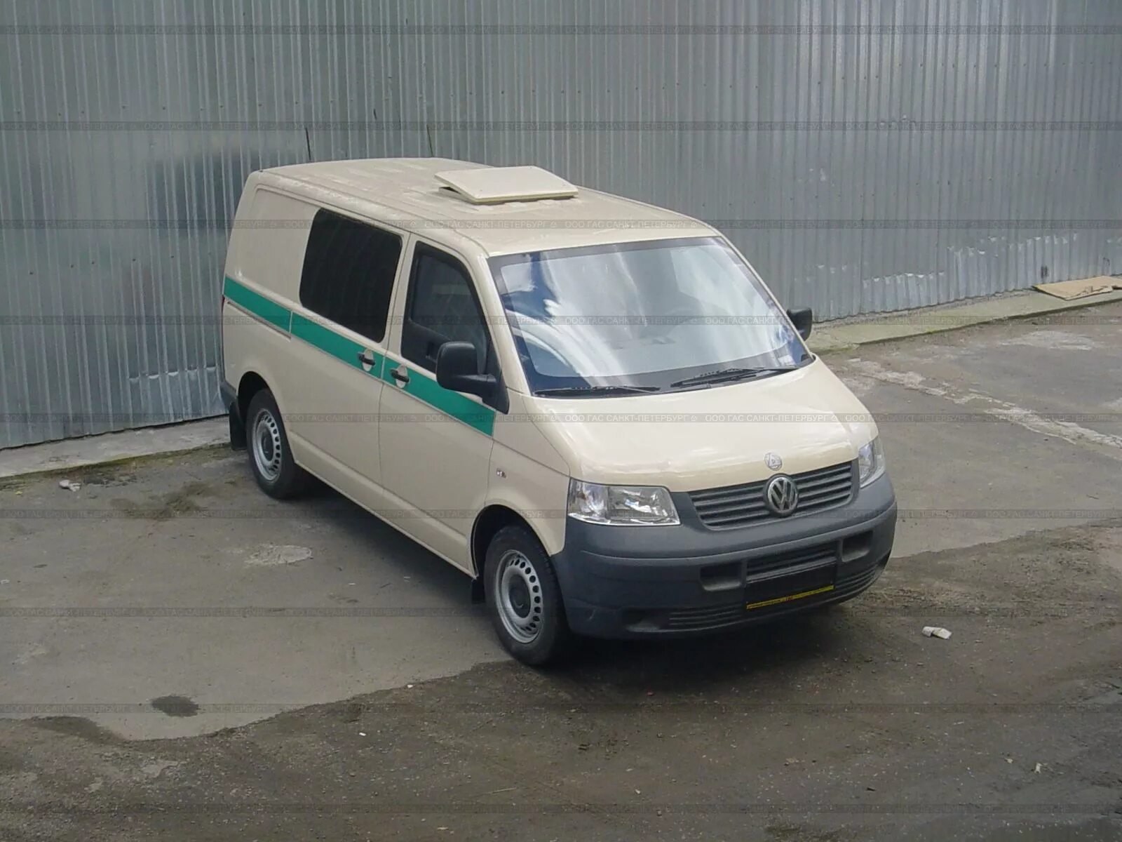 Купить т 5 транспортер. Volkswagen Транспортер т5 инкассаторский. Volkswagen t5 броневик. Volkswagen броневик т5. Фольксваген Транспортер броневик.