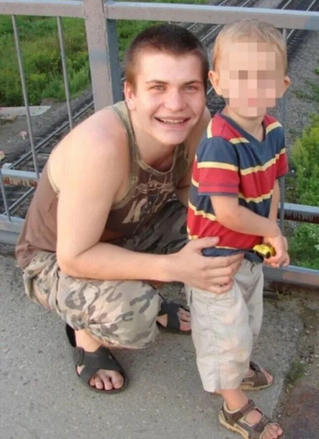 Фото семьи убитого. Семья. Родители и дети. Фото семьи убитого. Волноваха семья из 9 человек.
