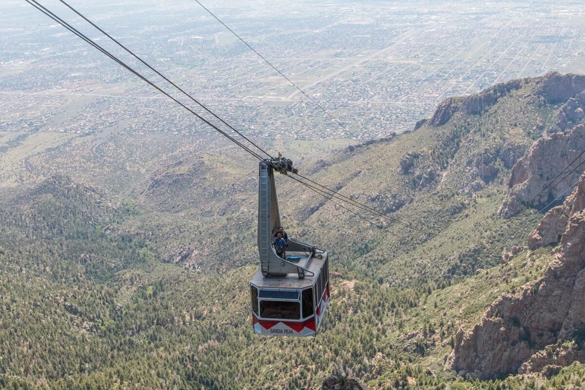 Фуникулер отличие от канатной дороги. Тархов с. Фуникулер сканворд. Пилатус фуникулер. Канатка арго батуми.