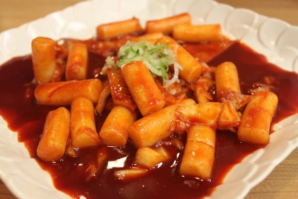 Корейская еда токпокки. Токпокки кимчи. Топ поки. Южная корея токпокки. Корейская кухня токпокки.