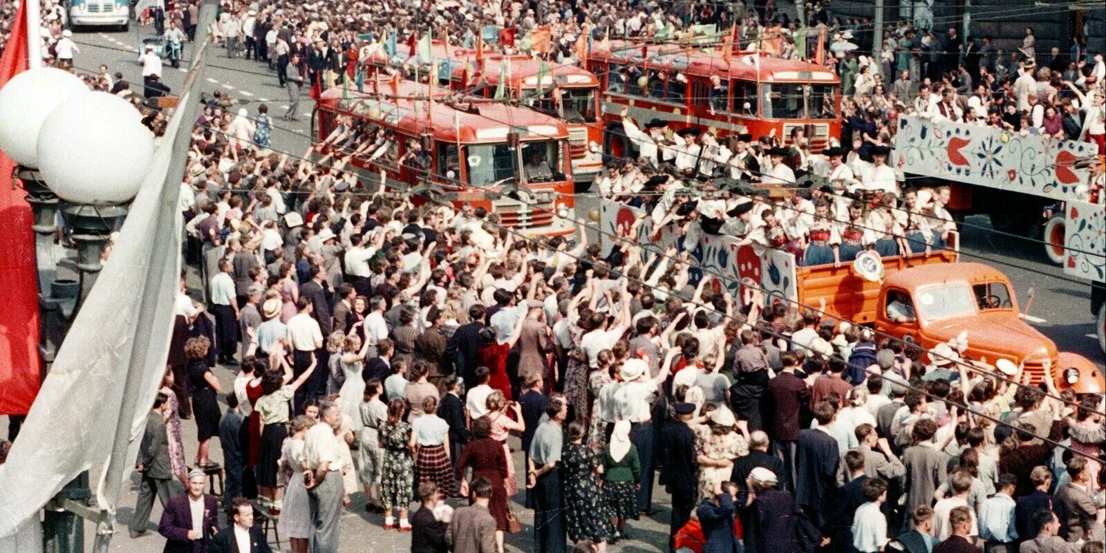 Vi Международный фестиваль молодежи и студентов в Москве 1957г. Фестиваль молодёжи и студентов в Москве 1957. Vi ВФМС 1957 года в Москве. 1957 Год фестиваль молодежи. Песня 6 всемирного фестиваля молодежи и студентов