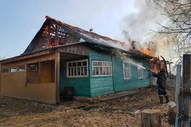 Щетинский сельсовет. Село Щетинское Череповецкий район Вологодская область. Деревня Щетинское Череповецкого района. Село Щетинское Мяксинское поселение. Под Череповцом сгорел 13-квартирный деревянный дом.