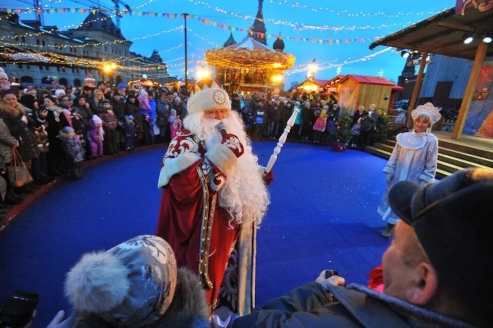 Новогодний ярославль. Куда сходить 7 января 2024. Покровка нижний новгород зимой 2023. Самый новый год. Новогоднее оформление площади.