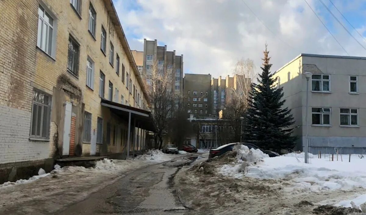 Госпиталь ихилов тель-авив. Внутренние дворики в больницах\. Двор больницы. Двор больницы. Больница двор.