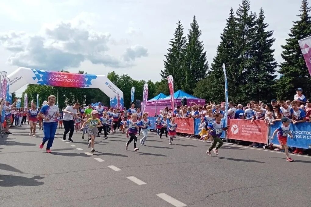 Железногорск население 2024. Население Железногорска Курской области. Борисоглебск благотворительный забег 2022. Спортсмены Железногорска Курской области. Благотворительный забег "Святогорье.