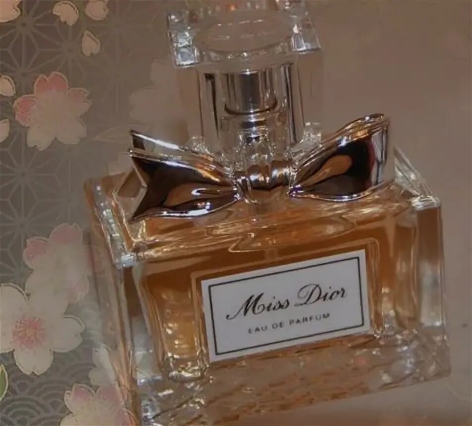 Духи похожие на диор. Духи Мисс диор 2012. Miss Dior Eau de Parfum 20 ml. Духи Кристиан диор Мисс диор 1988 год. Дорогие духи диор.