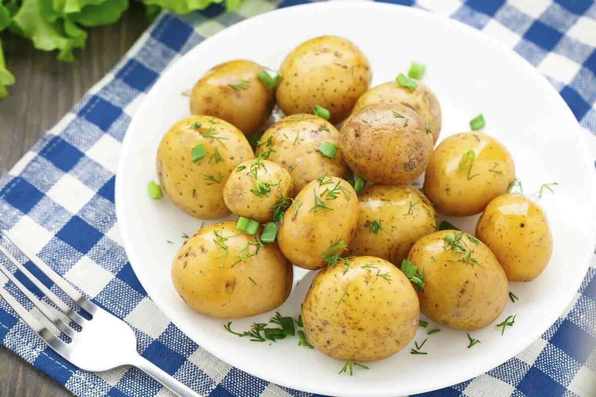 Как вкусно приготовить мелкую молодую картошку