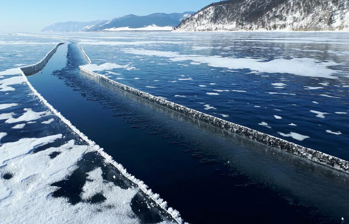 Сколько лед на байкале. Озеро Байкал становые щели. Становая трещина на Байкале. Озеро Байкал лед. Байкал 2023.