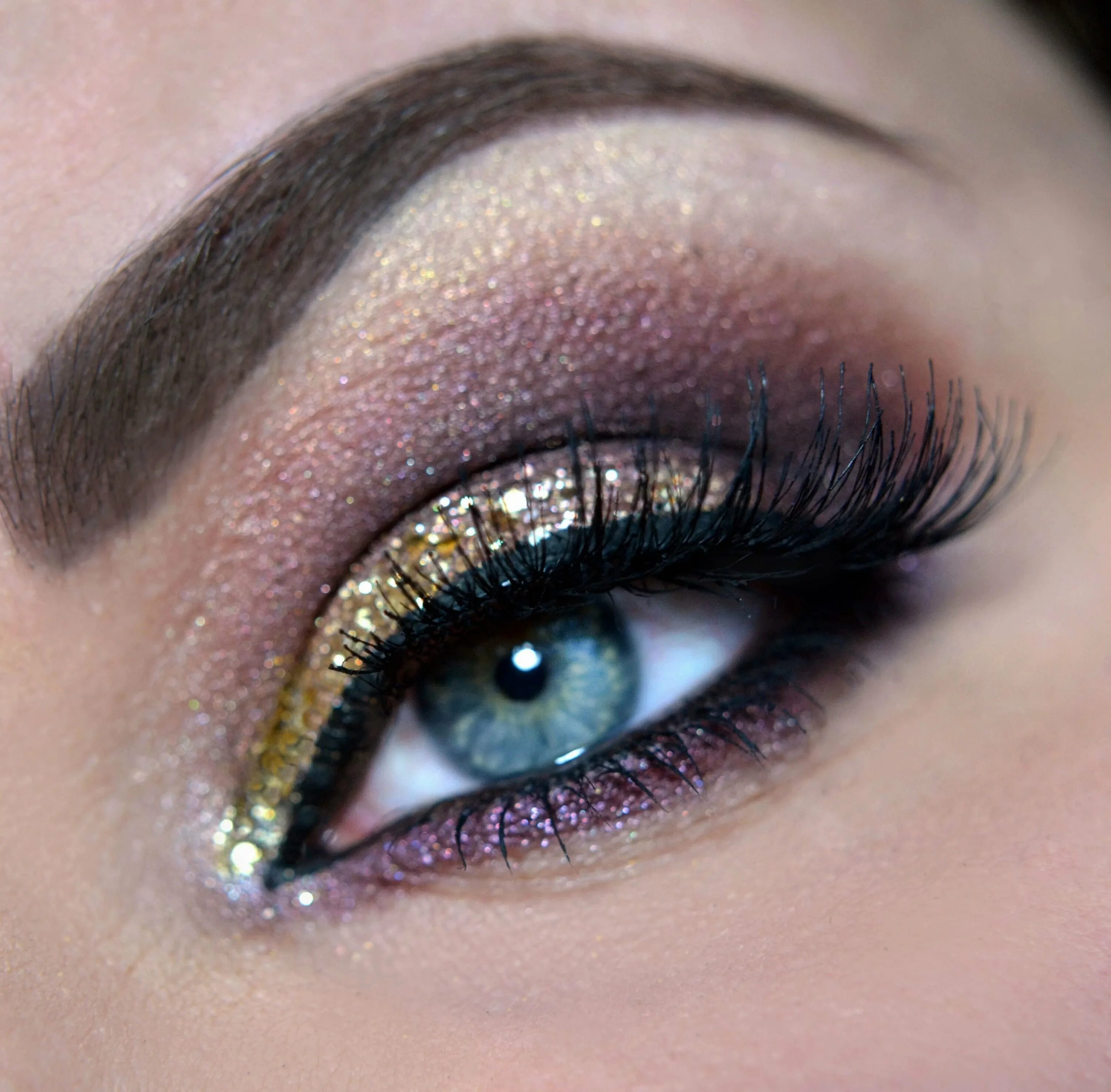 макияж с фиолетовыми тенями. лайтовый смоки. покажи красивые тени. макияж тенями. покажи красивые тени.