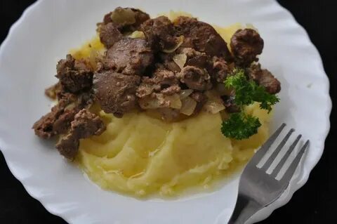 Куриная печень в сметане с картошкой